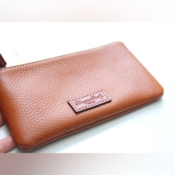 Dooney & Bourke Pebble Grain Zip Clutch/hand Bag - Picture 6 of 10